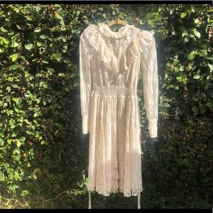 Vintage High-Neck lace dress
